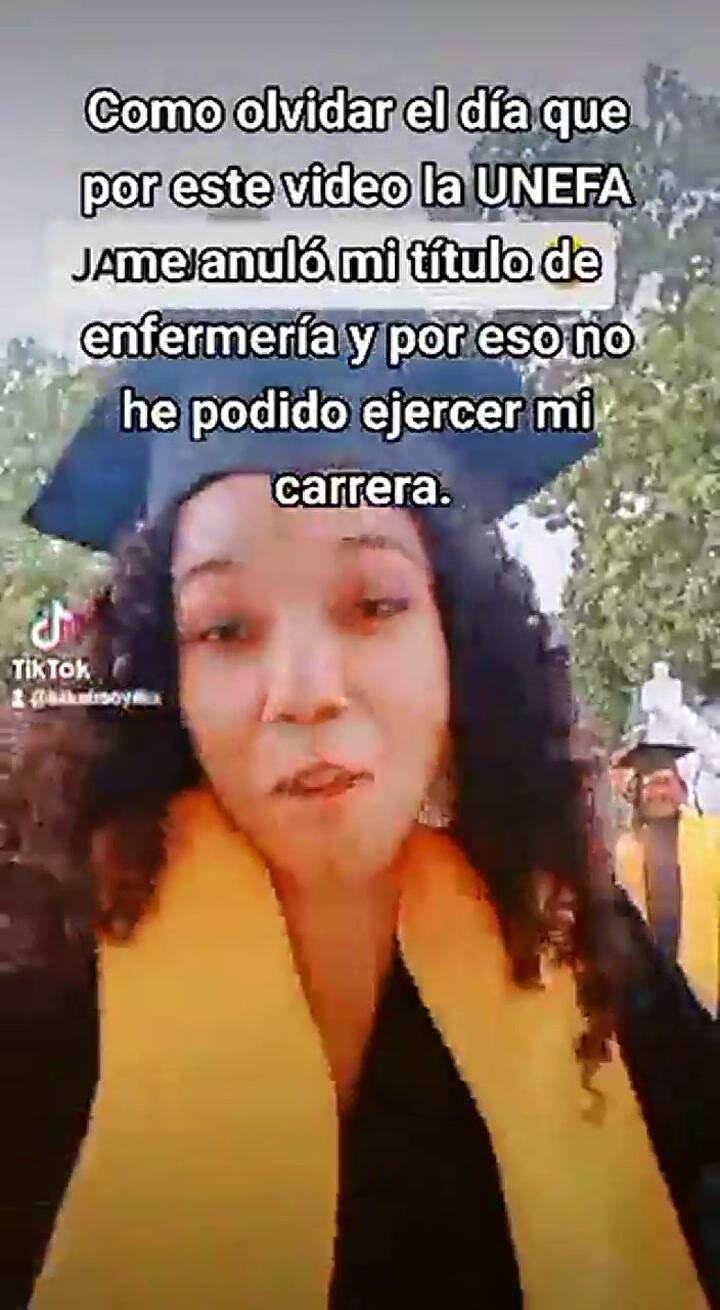 Un joven bromeó con la forma en la se recibió de enfermero y le invalidaron su título
