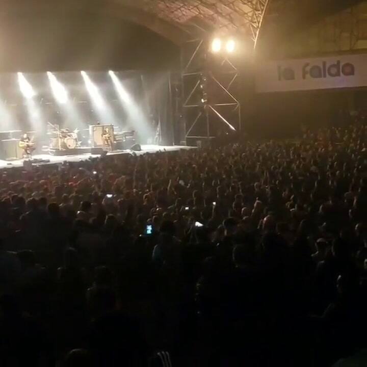 Ricardo Mollo y su crítica a la situación económica en pleno recital - Fuente: Twitter