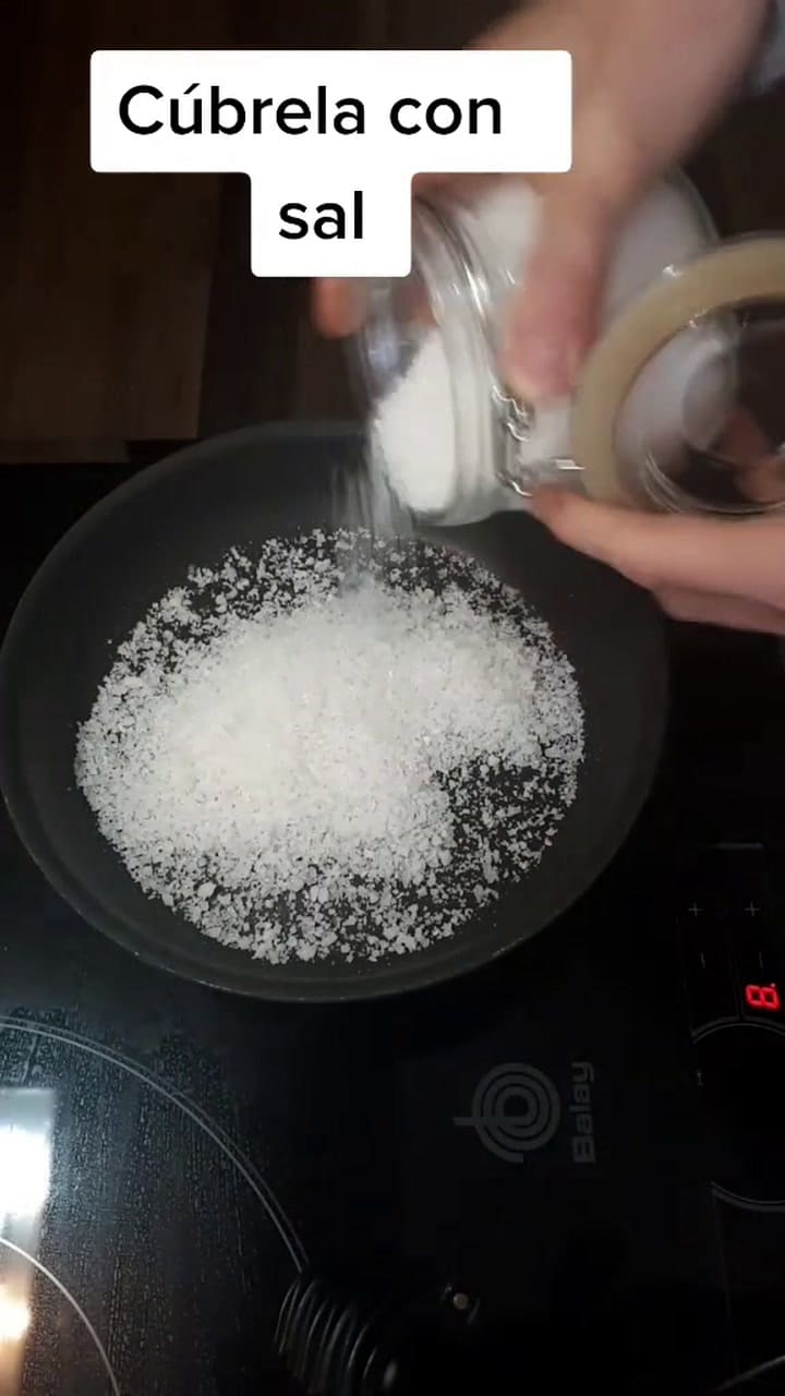 Se trata de una práctica común para curar las sartenes