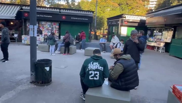Intercambio de figuritas en el Parque Rivadavia