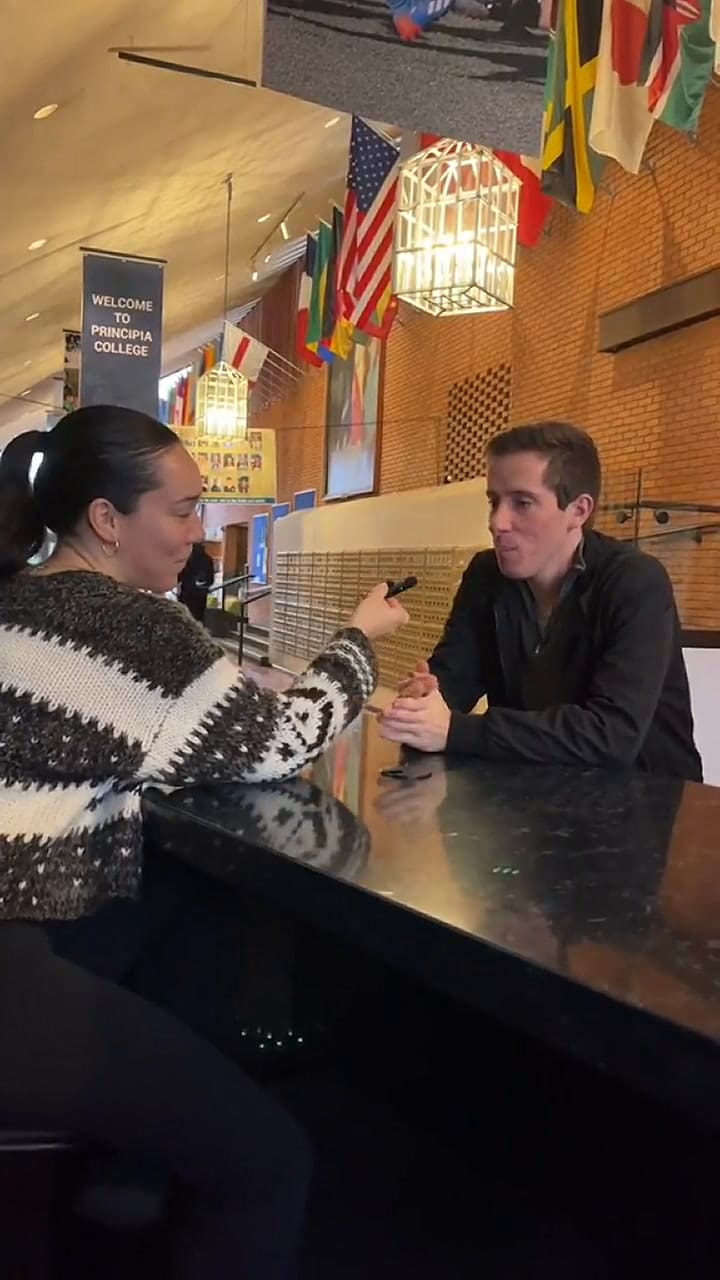 Estudiantes extranjeros definen a Estados Unidos en una palabra