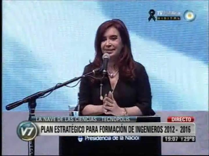 Cristina recordó a Leonardo Favio con un caluroso aplauso (Canal 7)