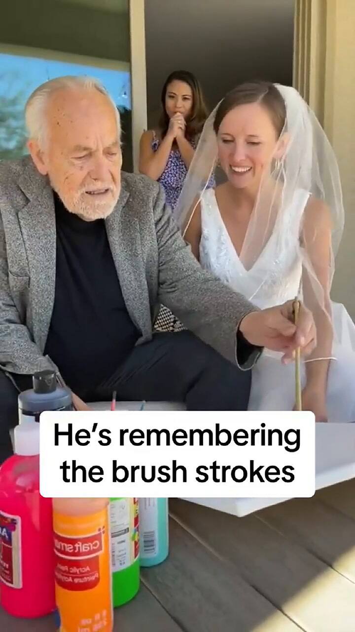 Su padre con Alzheimer la reconoció en su boda