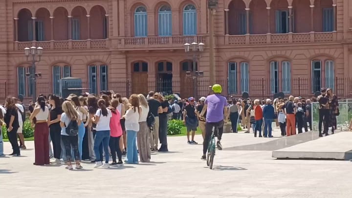 Reclamo estudiantil frente a la Rosada