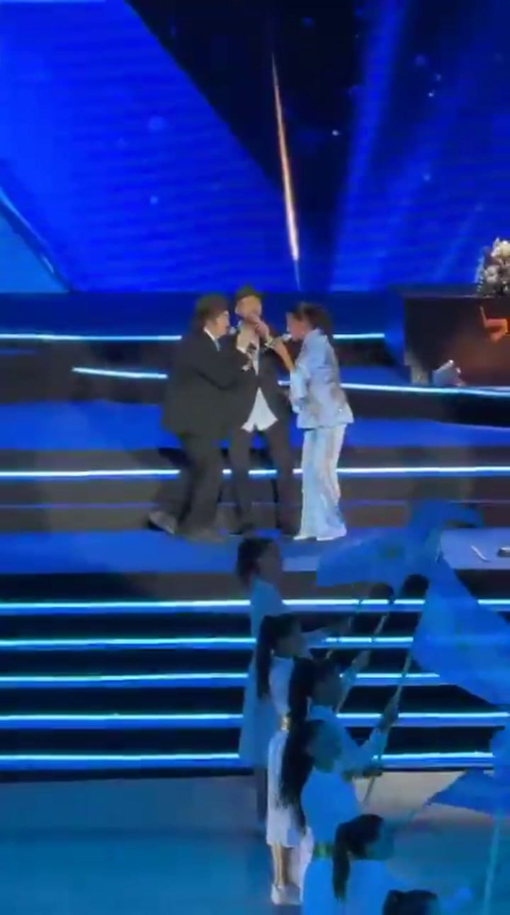 Milei se sumó al ensayo de la ceremonia de las antorchas en Israel e improvisó un número musical