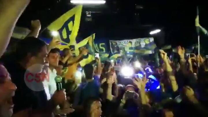 El desafortunado cántico de Daniel Angelici antes del amistoso de Boca-Barcelona - Fuente: C5N