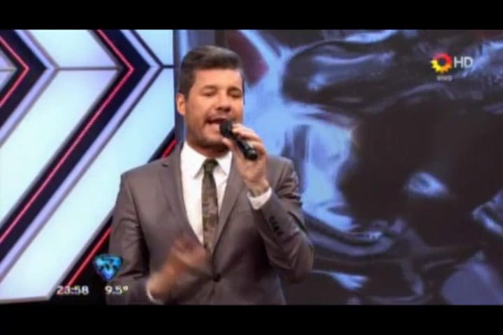 La abogada hot se emocionó y sigue en el certamen - Fuente: Canal 13