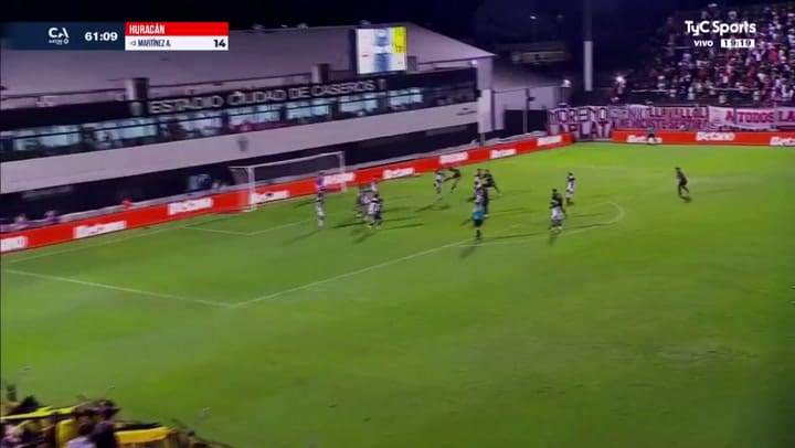 Lucas Blondel convirtió para Huracán y Morena Beltrán festejó en la tribuna