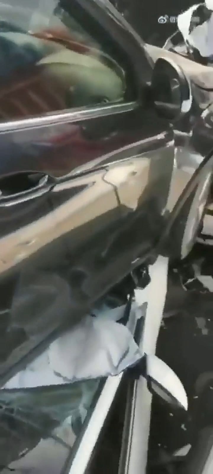 Alrededor de 200 vehículos colisionaron sobre un puente chino y hay al menos una persona fallecida