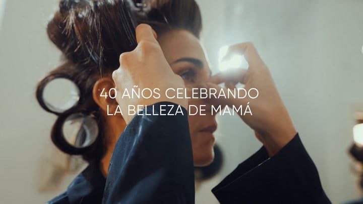 Juana Viale y Ámbar protagonizan “Celebrating MOM”, la nueva campaña de Juleriaque por el Día de la Madre.