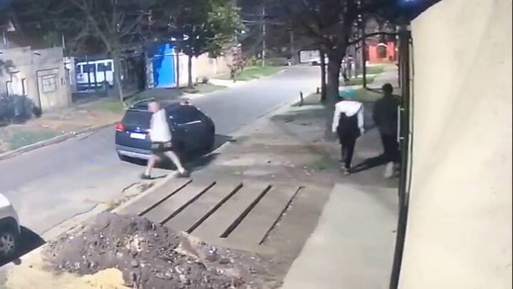 Tres robos de autos por parte de la misma banda, en Castelar y Villa Tesei