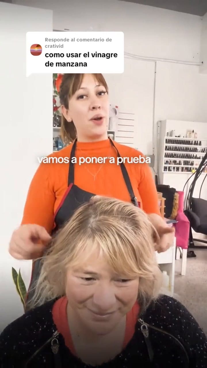 Una peluquera explica la forma correcta de usar el vinagre de manzana en las canas