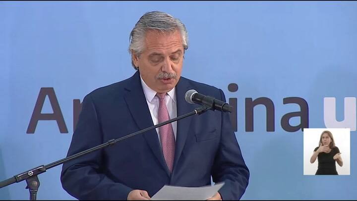 El presidente le toma juramento al nuevo ministro de Transporte, Alexis Guerrera