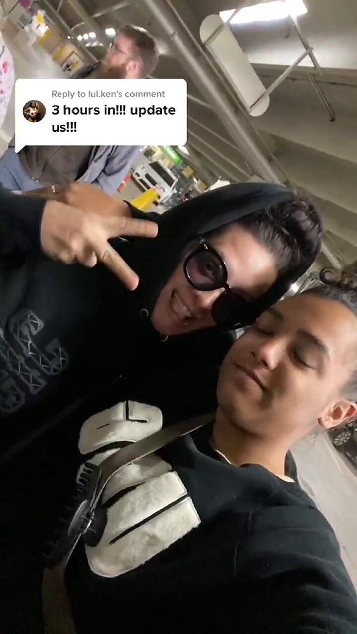 Un grupo de 13 personas tuvo sus vuelos cancelados y tomó la decisión de unirse en un viaje