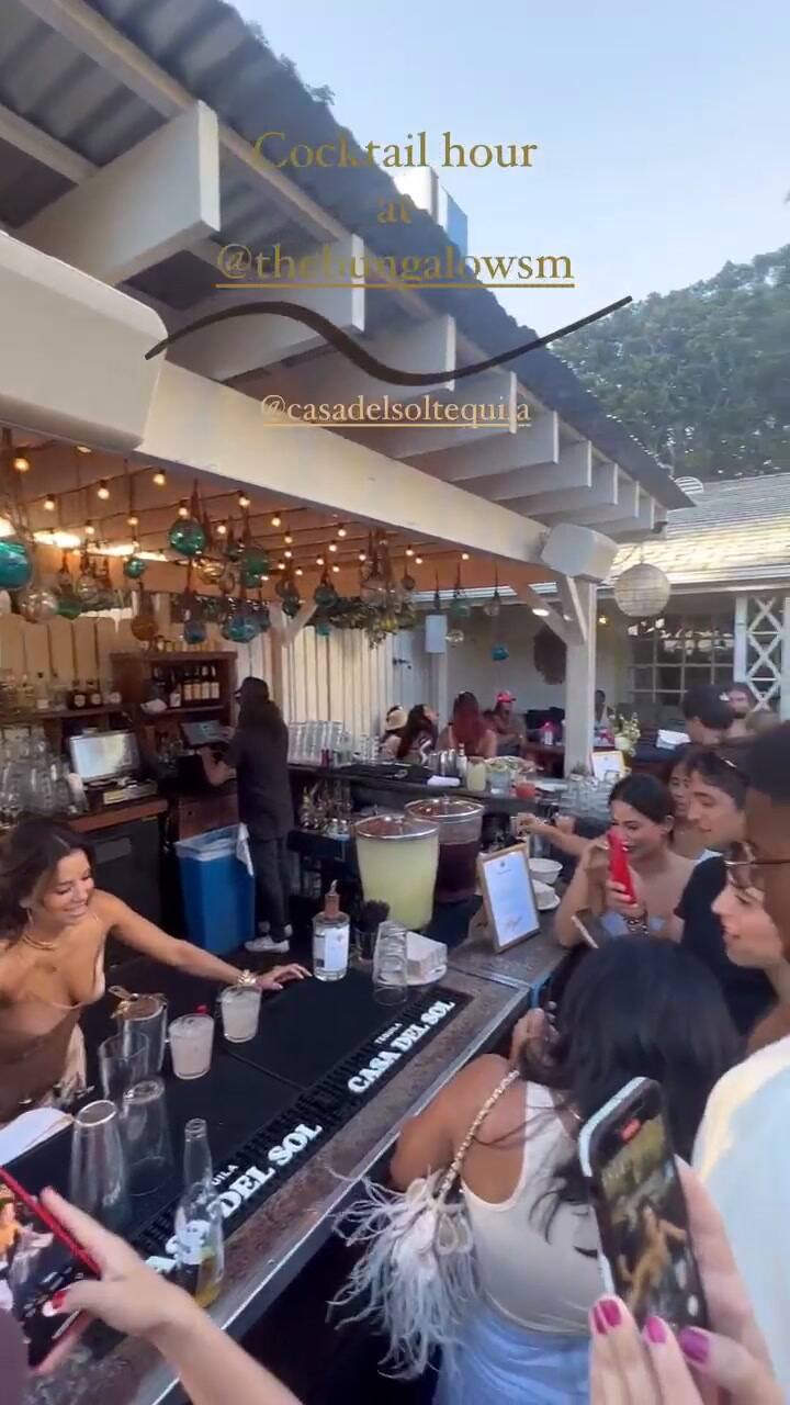 Eva Longoria sorprende con sus habilidades como bartender