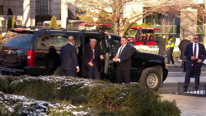 Donald Trump llega a la iglesia de St John´s para un servicio religioso