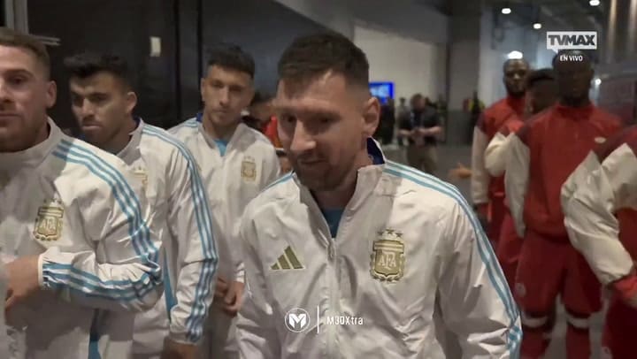 La emotiva reacción de los nenes al ver la llegada de Messi a la cancha