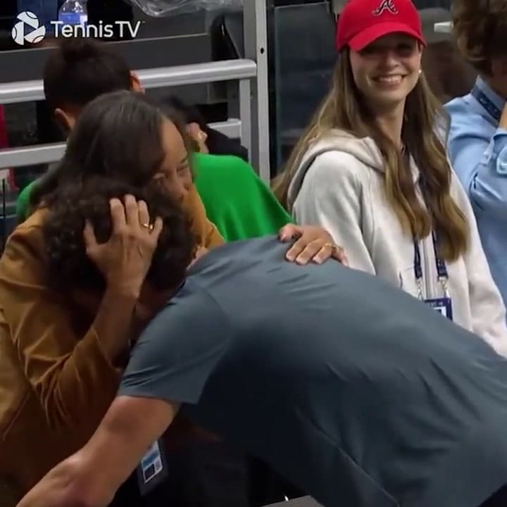 La reacción de Trinity Rodman ante el abrazo de su novio, Ben Shelton