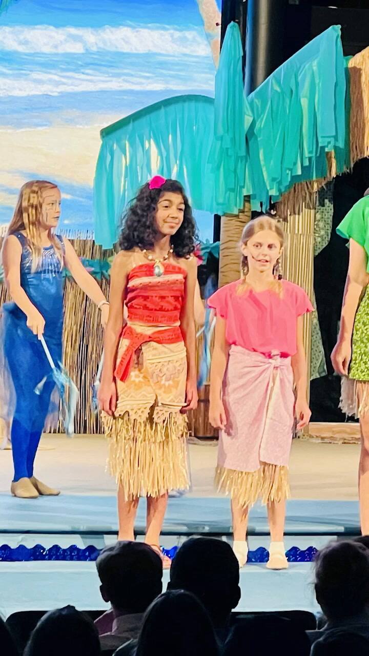 Su vínculo con las artes escénicas influyó en la decisión de compartir parte de las ganancias con la institución donde actúa