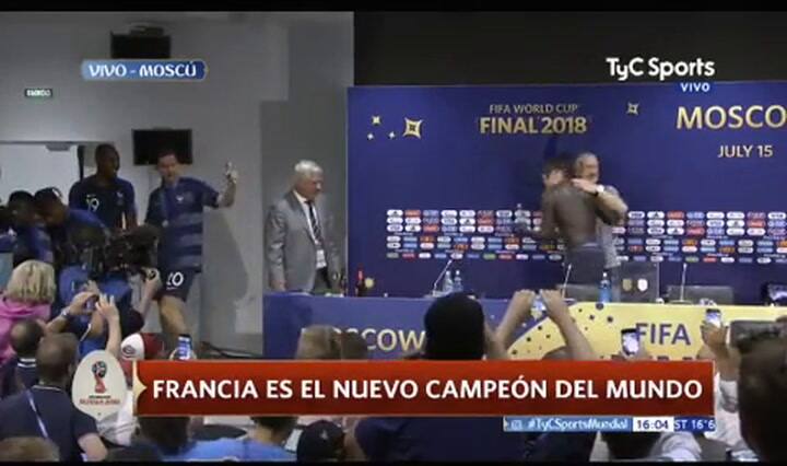 Los jugadores de Francia invadieron la conferencia de Deschamps - Fuente: TyC Sports