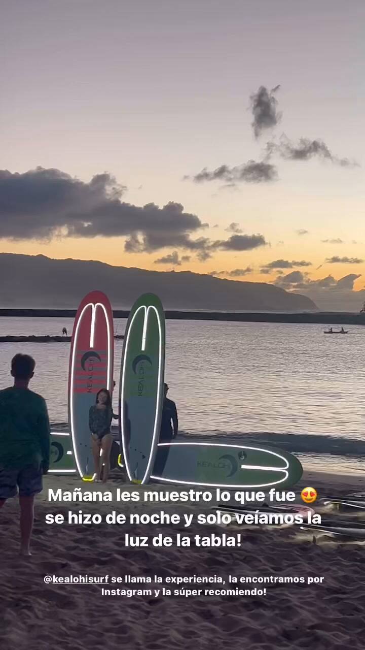 Surf nocturno en Hawai