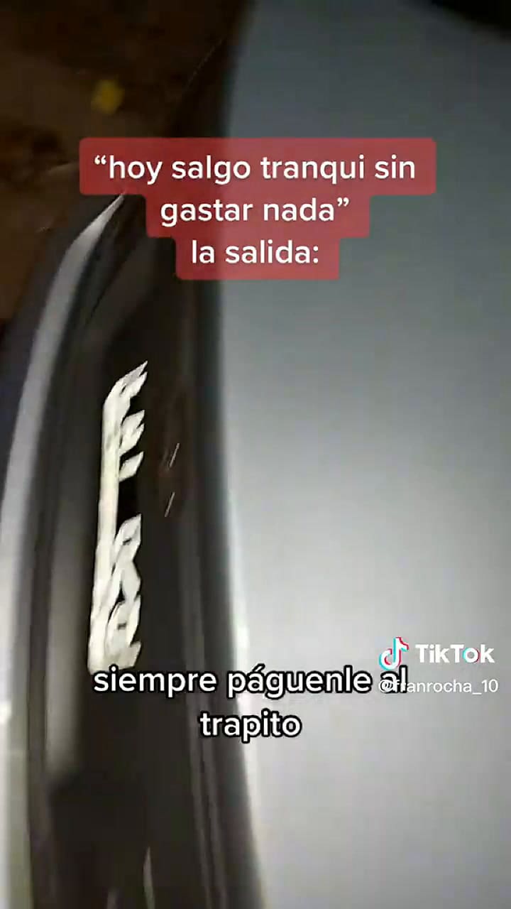 Un grupo de amigos se encontró sin las ruedas del auto tras no pagarle al 'trapito'