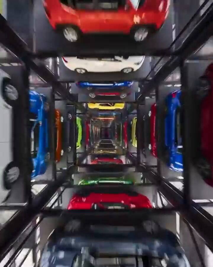 La máquina expendedora de autos, vista por dentro