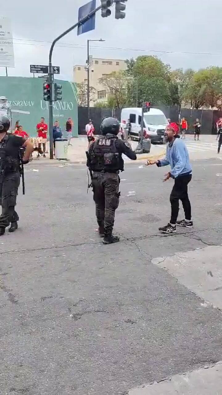 Incidentes en las afueras del Monumental antes del Superclásico