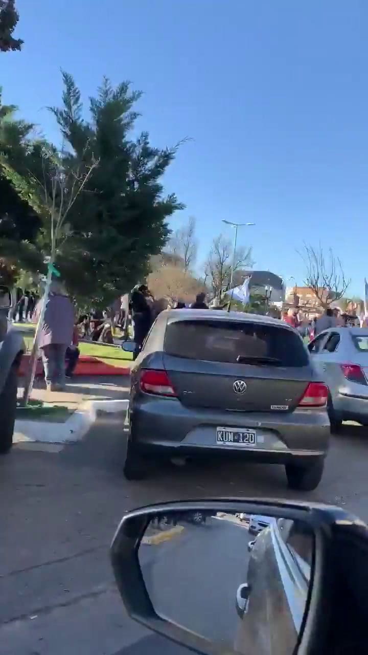 Banderazo en Ituzaingo, los pagos de Descalzo - Fuente: Twitter @betovaldez