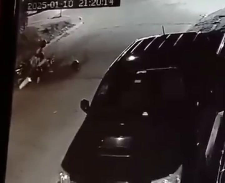 Un policía mató a un delincuente cuando le quiso robar la moto y detuvo al cómplice que es menor de edad