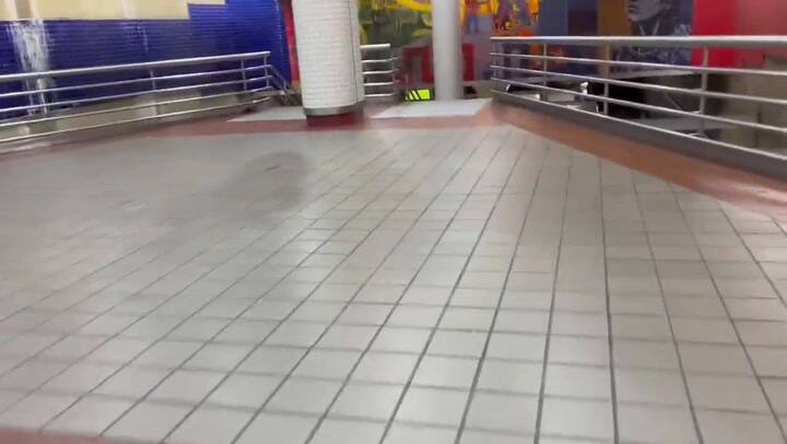 La música clásica suena a todo volúmen en el metro de Los Ángeles