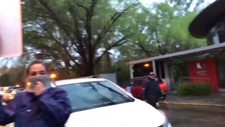 Protesta y bocinazo frente a la casa de Sergio Massa - Video 2