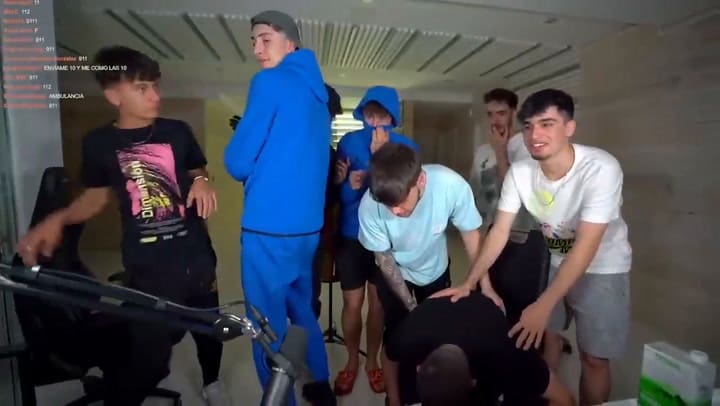 Joven se desmayó en streaming por cumplir reto de comerse una papa picante