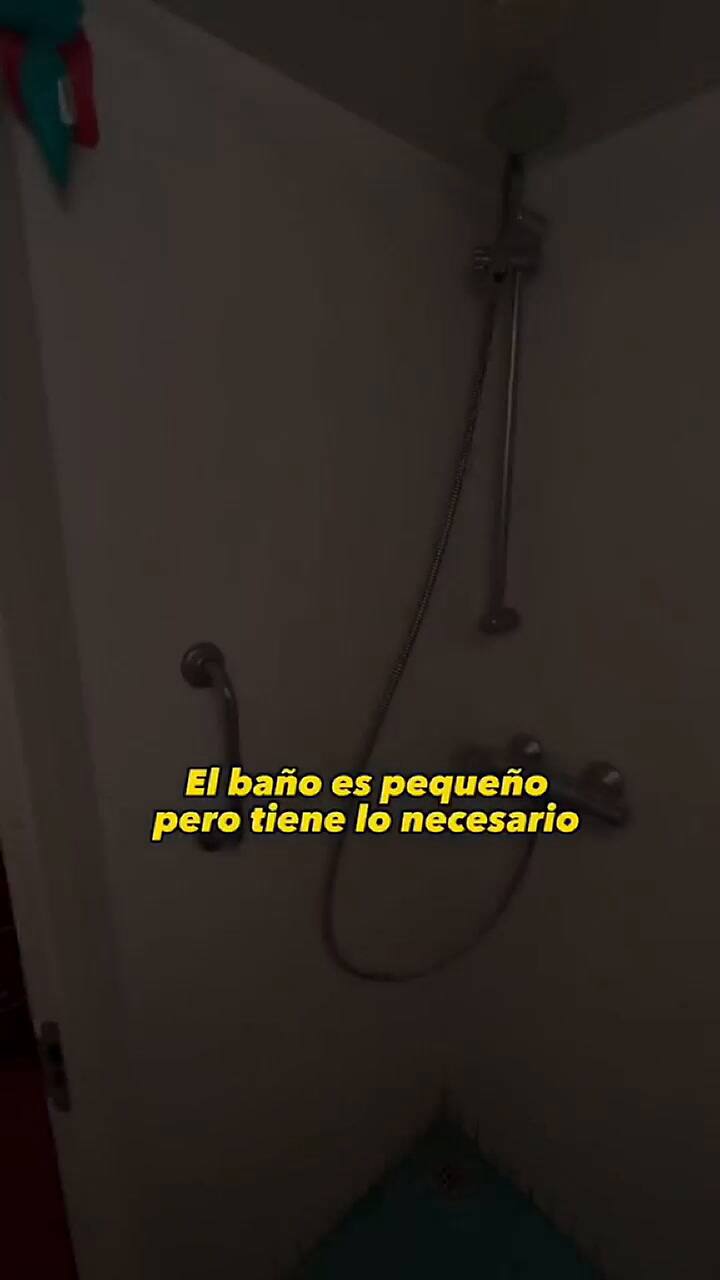 El joven mostró la habitación del crucero y sorprendió a todos