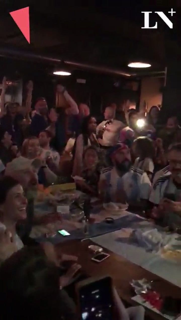 Así festejaban el gol en Islandia que igualó el partido