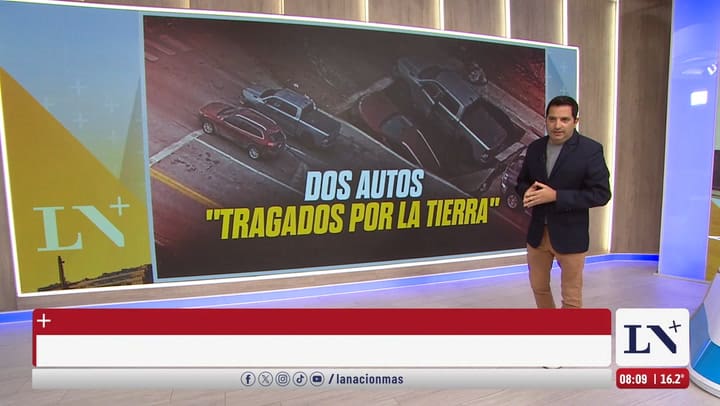 Nebraska: dos autos fueron tragados por un sumidero