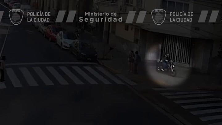 Detienen a dos motochorros en Recoleta