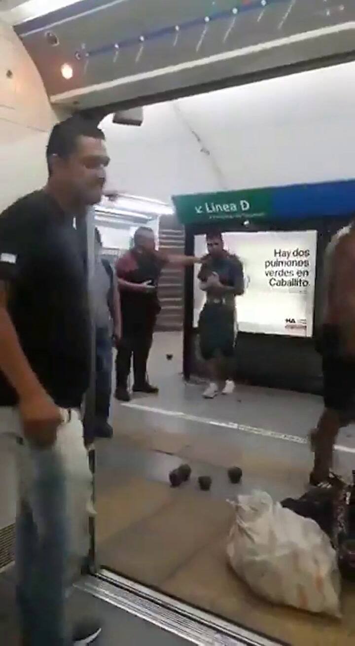Fuerte pelea entre vendedores de palta