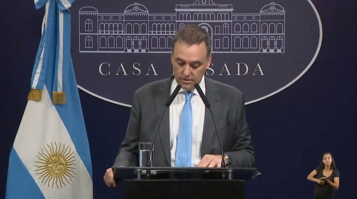 Adorni anunció que imputaron por "presunta cartelización" a empresas de medicina prepaga