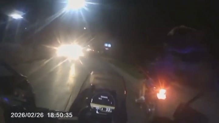 Persecución en Malvinas Argentinas: dos ladrones fueron detenidos tras robar una moto y escapar en contramano