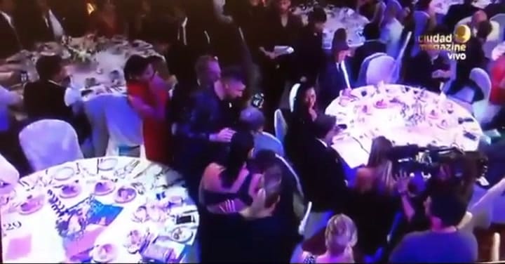 Fernando Mancini recibe el premio al mejor magazine - Fuente: YouTube