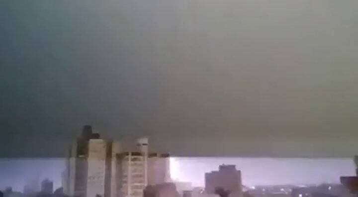 La impresionante caída de un rayo en Resistencia - Fuente: Twitter