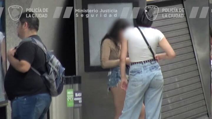 Atrapan A Dos Punguistas En El Subte En Recoleta