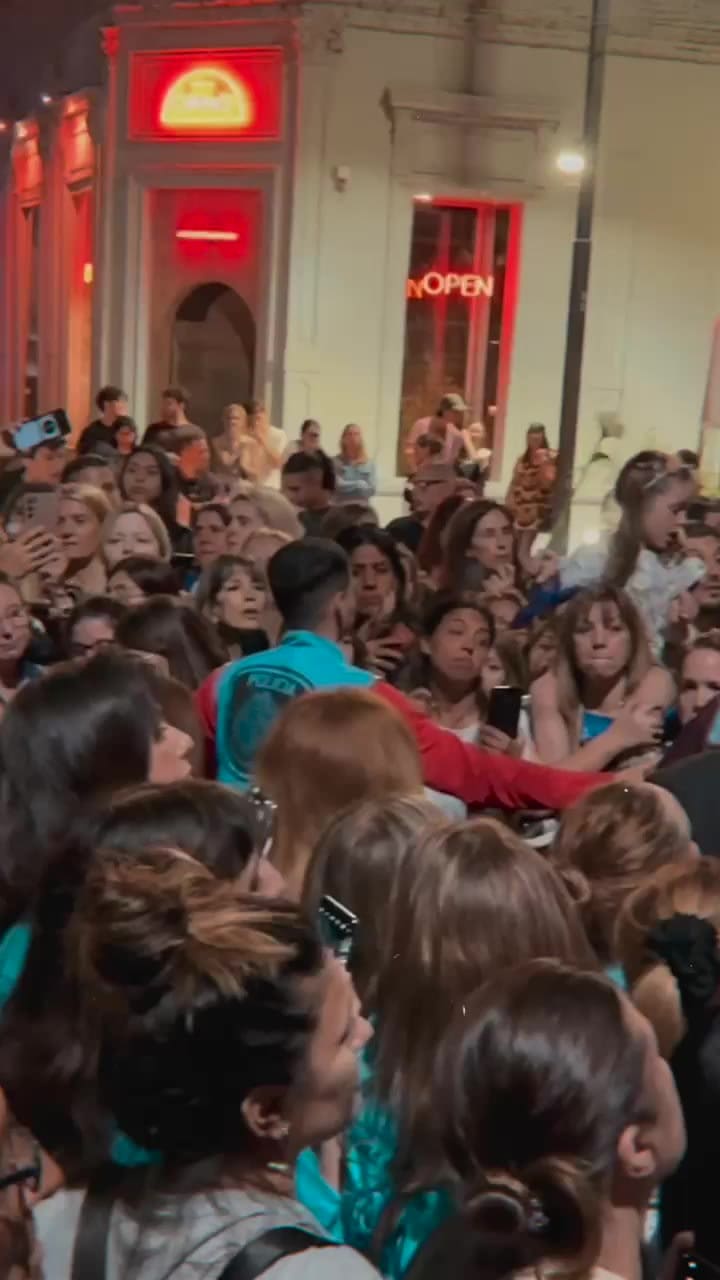 LUIS MIGUEL Cenó Anoche En Una Parrilla Porteña Causando Revuelo Entre Sus Fans