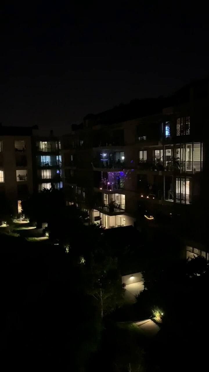 El himno nacional durante la fiesta de los balcones