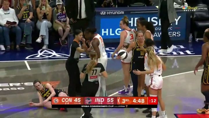 La durísima infracción que recibió Catlin Clark