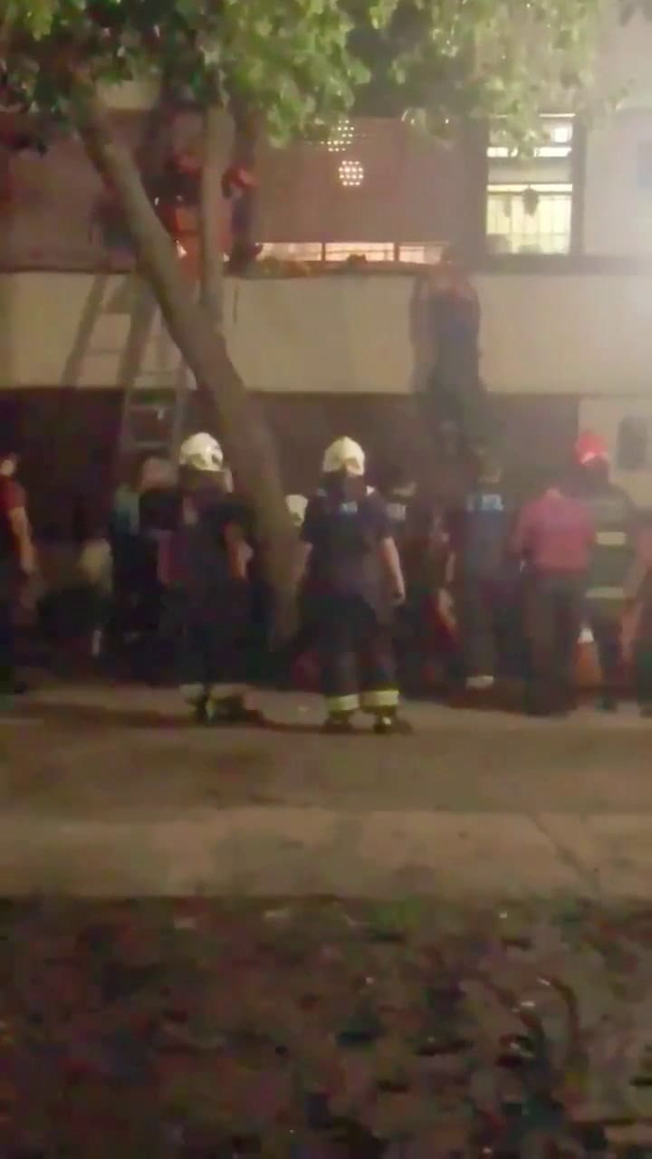 San Cristóbal: los bomberos lograron atrapar a un hombre que escapaba de un robo
