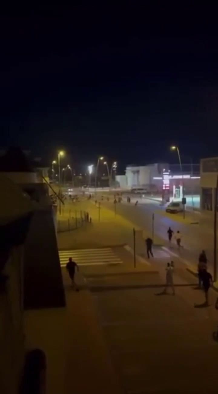 Violentos enfrentamientos en España entre grupos de extrema derecha y migrantes tras la agresión a un adulto mayor