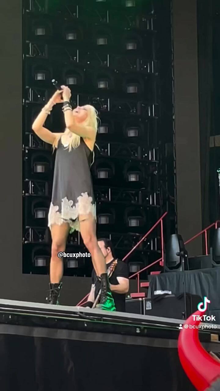 El público presente alertó a Taylor Momsen sobre la presencia del murciélago