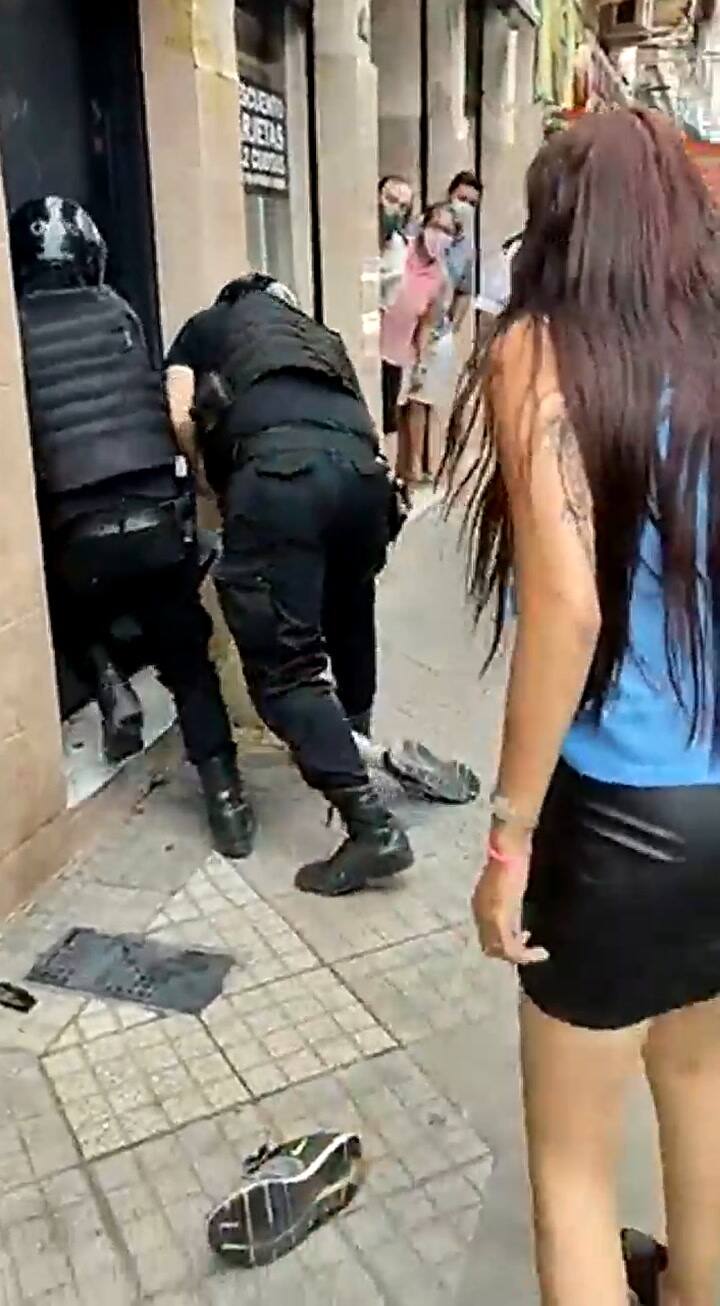 Así fue el polémico operativo en Rosario que terminó con dos policías y un inspector detenidos